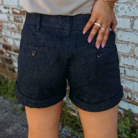 Gloria Vanderbilt Jean Shorts Cuff Stretch Double Button Dark Wash SIZE 10/30 - Picture 2 of 16